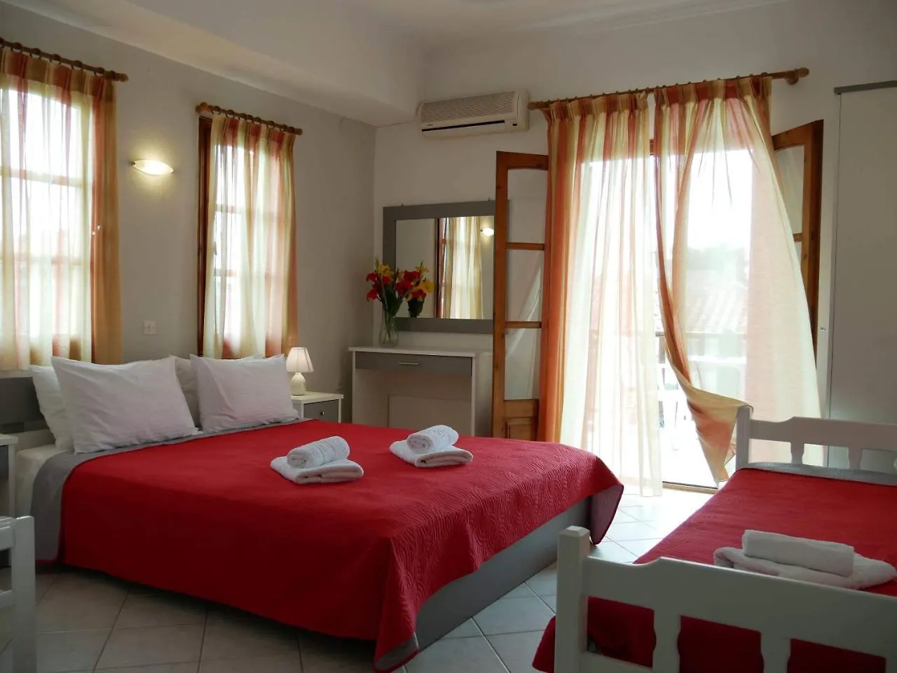 Lejlighedshotel Athina'S Studios With Garden Afytos