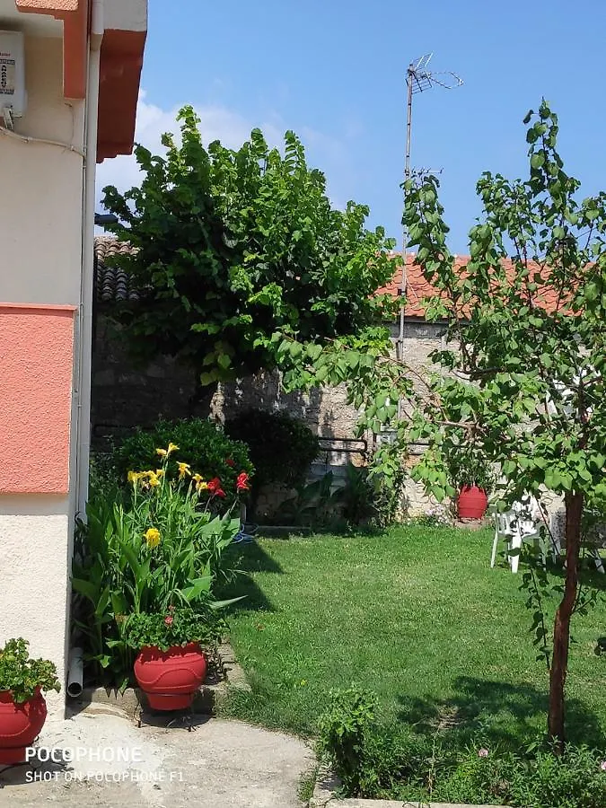 Athina'S Studios With Garden Afytos Lejlighedshotel